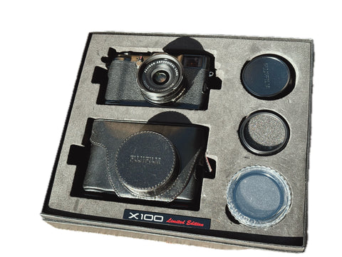 Fujifilm X100 Black Limited Edition with box