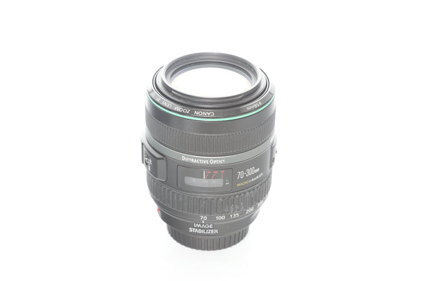 Canon EF 70-300mm f4.5-5.6 DO IS USM - Like new in box