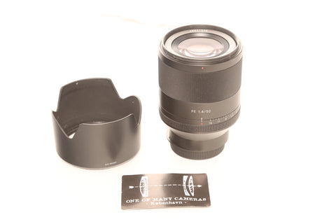 Sony FE 50mm f1.4 ZA Zeiss Planar with SH143 hood