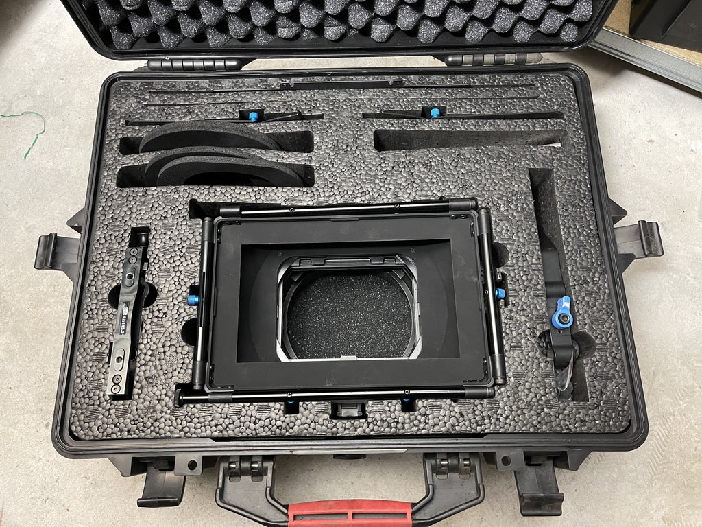 Redrock MicroMatteBox - in Amire 2600W trunk