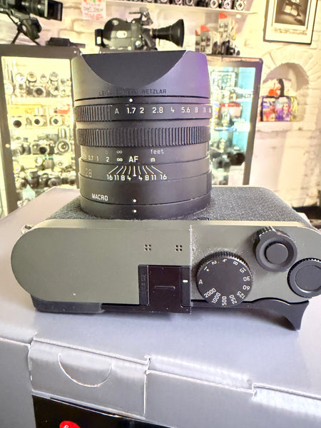 Leica Q2 Reporter 19603 in box
