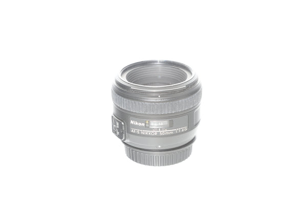 Nikon 50mm f1.4 G AF-s w. HB-47 hood