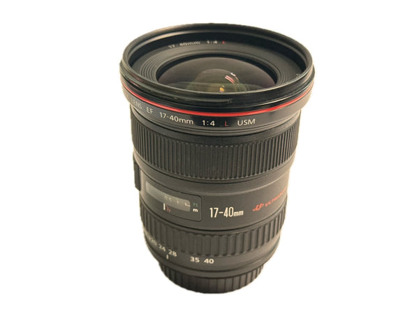 Canon EF 17-40mm f4 L USM with hood EW-83E