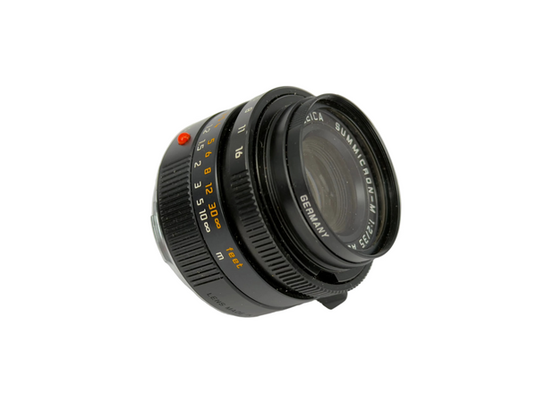 Leica 35mm f2 Summicron ASPH 11673 with hood 12526 A42