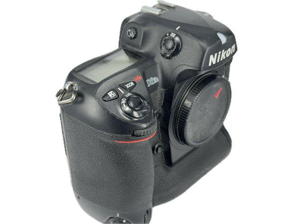 Nikon D2HS