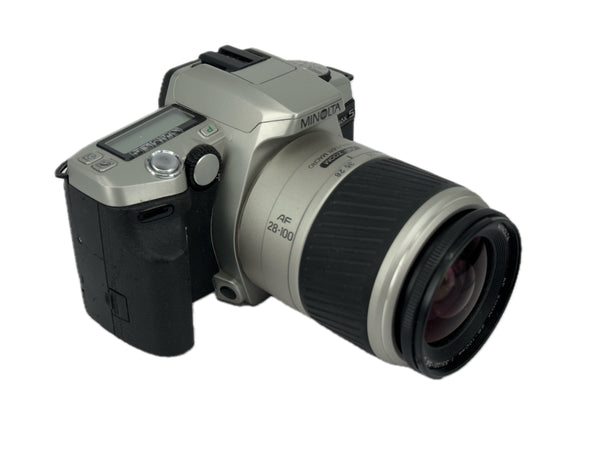 Minolta Dynax 5 with 28-100mm