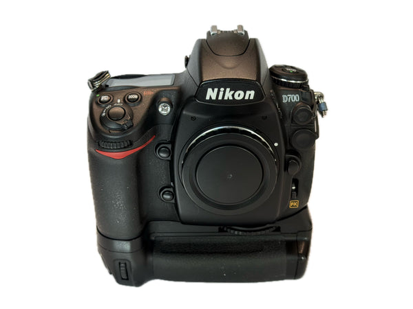 Nikon D700 with MB-D10