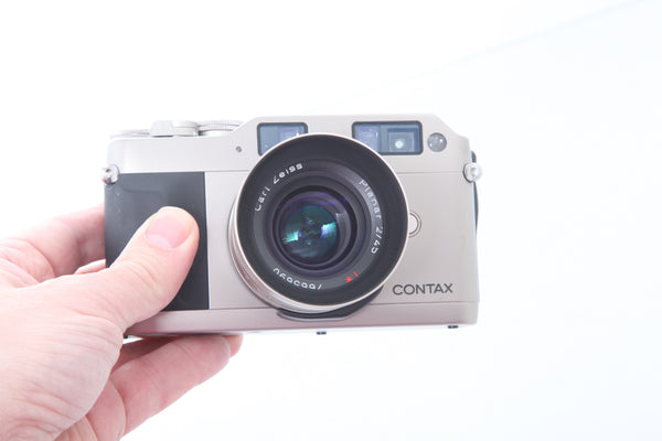 Contax G 45mm f2 Zeiss Planar T* with lens hood GG-2