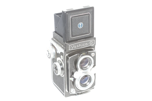 Yashica-D with case