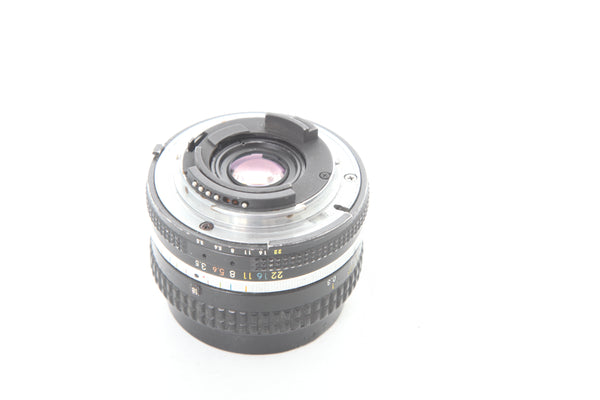Nikon 20mm f3.5 AI-S with hood HK-6