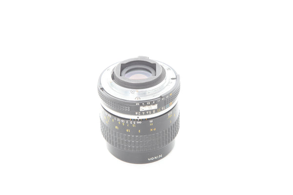 Nikon 55mm f2.8 Micro-Nikkor Ai-s - cl'a April 2024